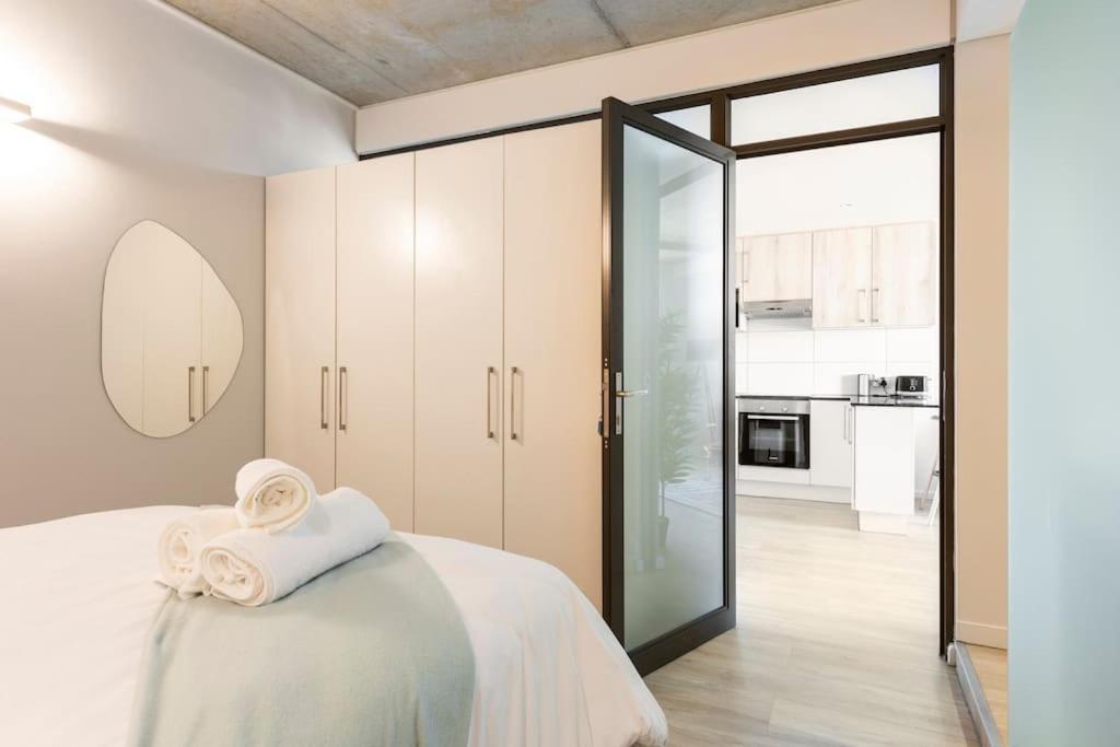 Chic, Central, Family & Group Stay - Stylish 2 Ensuite Bedroom Apartment With Spacious Balcony Kapstaden Exteriör bild