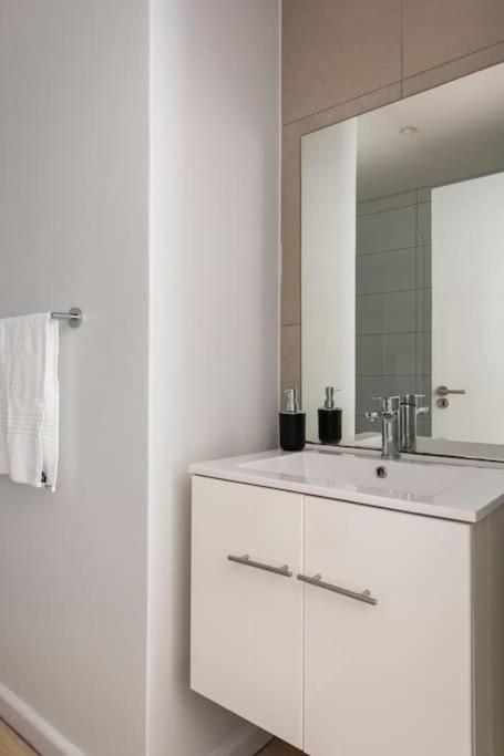 Chic, Central, Family & Group Stay - Stylish 2 Ensuite Bedroom Apartment With Spacious Balcony Kapstaden Exteriör bild
